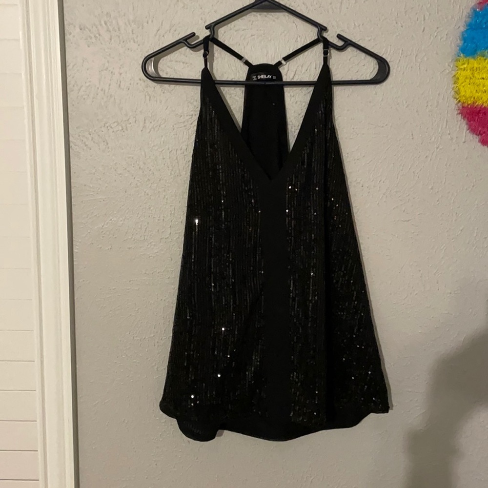 Sleeveless, sequence black top